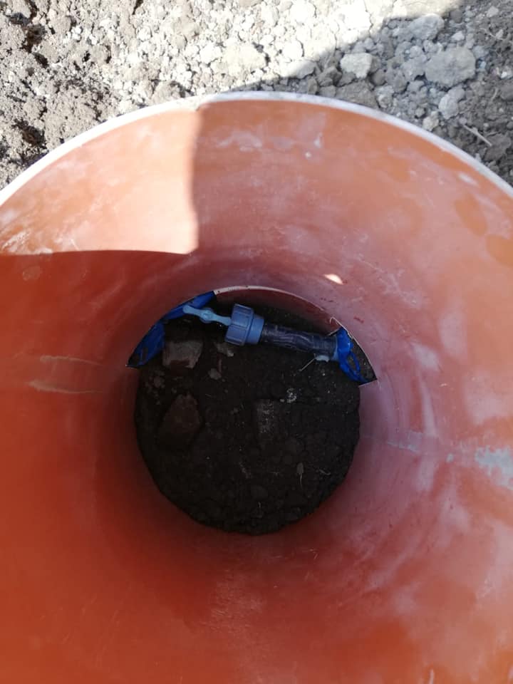 Pokládka kanalizácie v záhrade